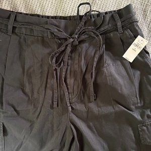 NWT-Gap High Rise Pleated Cargo Pants-6P